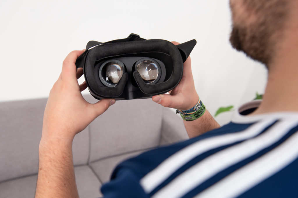 Die Linsen der Smartphone-VR-Brille