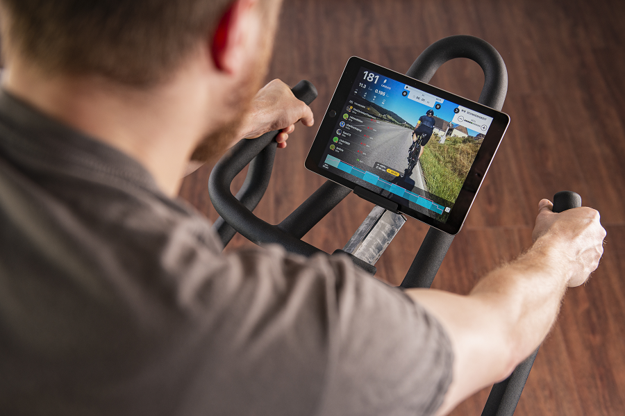 3 de las mejores apps de ciclismo indoor con entrenamientos, mundos  exóticos y puertos reales - BICIO
