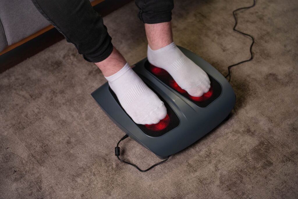 Die Fußmassage mit eingeschalter Wärmefunktion