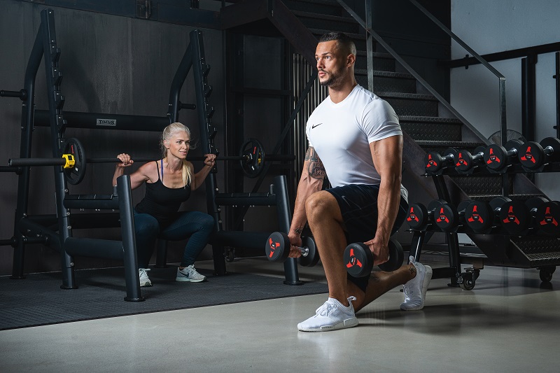 Durch das Training der Beinmuskulatur können muskuläre Dysbalancen zwischen Ober- und Unterkörper vermieden werden und somit ein häufiger Fehler beim Krafttraining umgangen werden. 